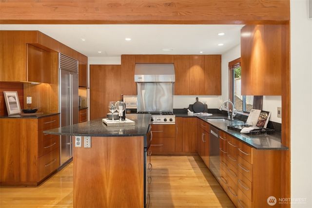 10020 NE 27th Street, Bellevue, WA 98004