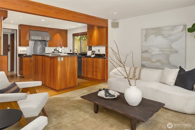 10020 NE 27th Street, Bellevue, WA 98004
