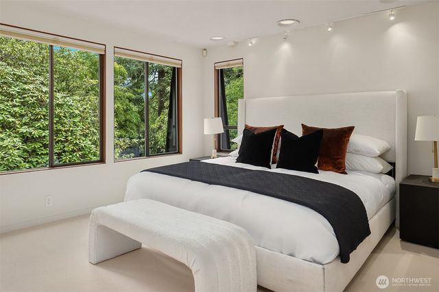 10020 NE 27th Street, Bellevue, WA 98004