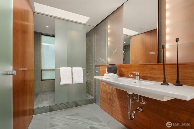10020 NE 27th Street, Bellevue, WA 98004