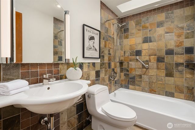 10020 NE 27th Street, Bellevue, WA 98004