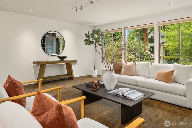 10020 NE 27th Street, Bellevue, WA 98004