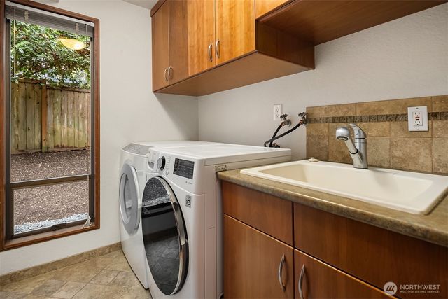 10020 NE 27th Street, Bellevue, WA 98004