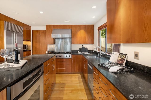 10020 NE 27th Street, Bellevue, WA 98004