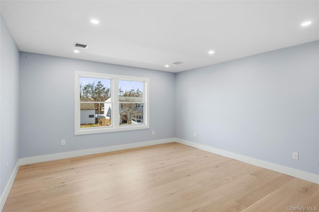 14 Fawn Lane, Westbury, NY 11590