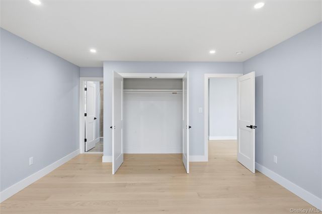 14 Fawn Lane, Westbury, NY 11590