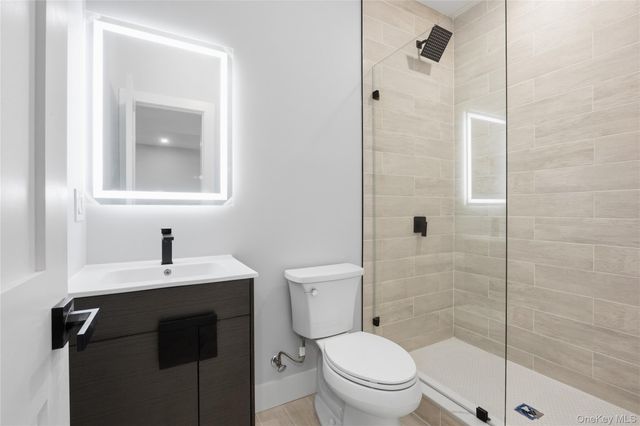 14 Fawn Lane, Westbury, NY 11590