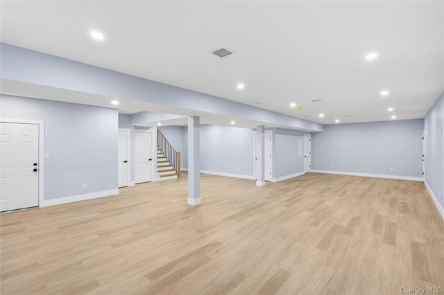 14 Fawn Lane, Westbury, NY 11590