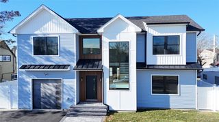 14 Fawn Lane, Westbury, NY 11590