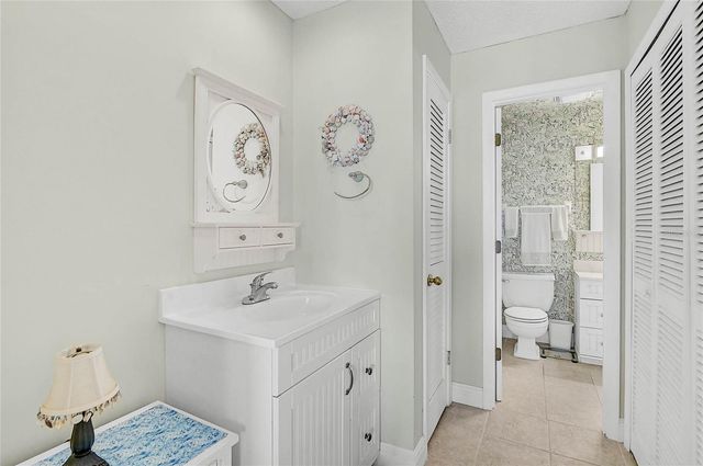 845 BENJAMIN FRANKLIN DRIVE 402, Sarasota, FL 34236