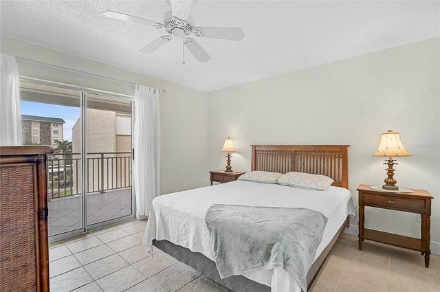 845 BENJAMIN FRANKLIN DRIVE 402, Sarasota, FL 34236