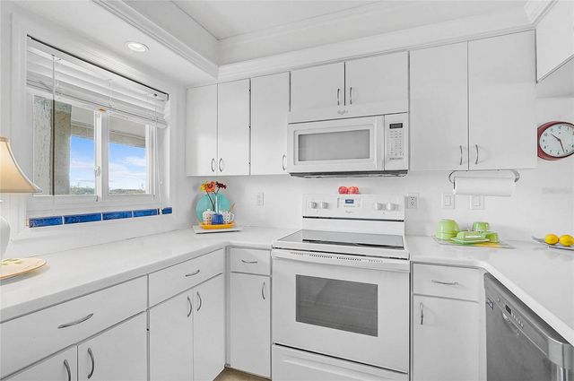 845 BENJAMIN FRANKLIN DRIVE 402, Sarasota, FL 34236