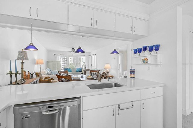 845 BENJAMIN FRANKLIN DRIVE 402, Sarasota, FL 34236