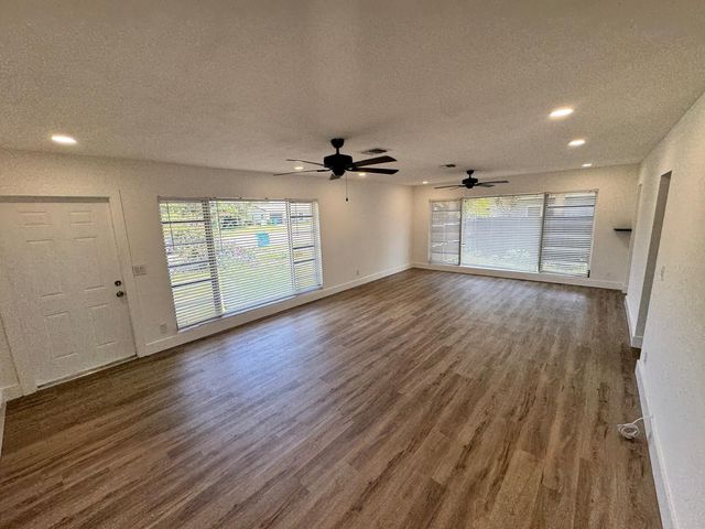 1101 S Seacrest Boulevard, Boynton Beach, FL 33435