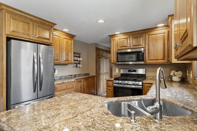 2423 HAMPTON AVENUE, Green Bay, WI 54311