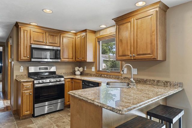 2423 HAMPTON AVENUE, Green Bay, WI 54311