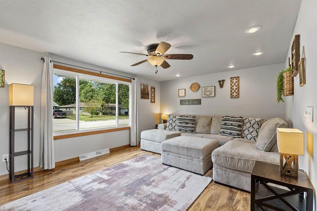 2423 HAMPTON AVENUE, Green Bay, WI 54311