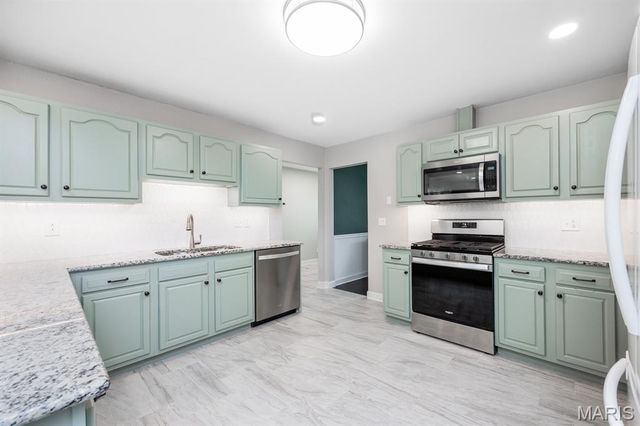 4121 Bruene Avenue, Pontoon Beach, IL 62040