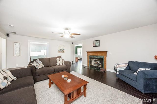 4121 Bruene Avenue, Pontoon Beach, IL 62040