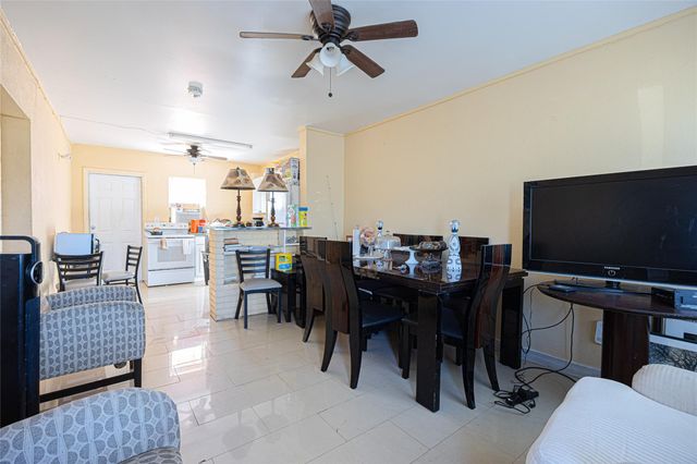 646 Bayberry Dr, West Palm Beach, FL 33403