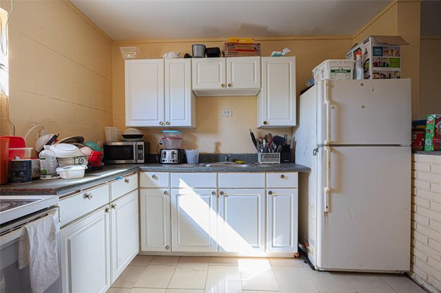 646 Bayberry Dr, West Palm Beach, FL 33403