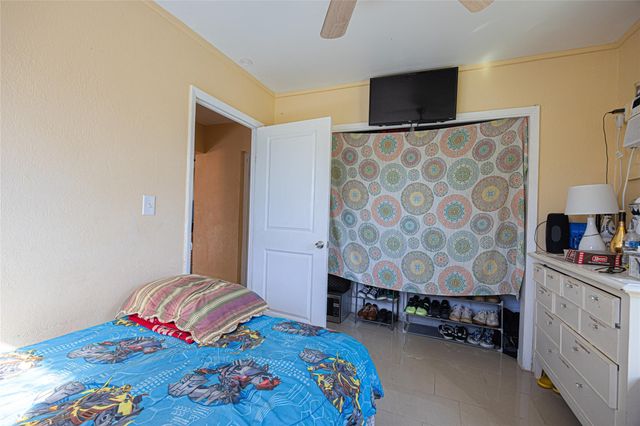 646 Bayberry Dr, West Palm Beach, FL 33403