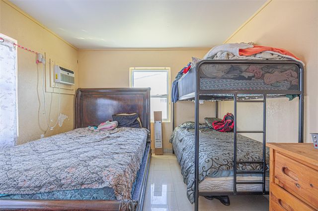 646 Bayberry Dr, West Palm Beach, FL 33403