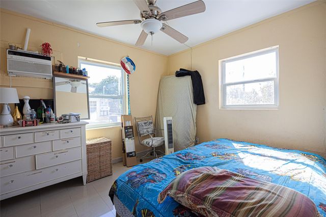 646 Bayberry Dr, West Palm Beach, FL 33403