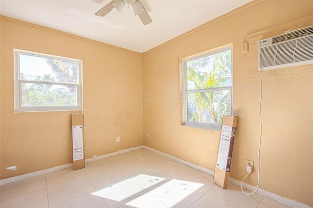 646 Bayberry Dr, West Palm Beach, FL 33403