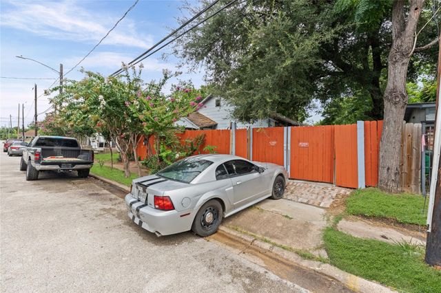 1507 Luzon Street, Houston, TX 77009