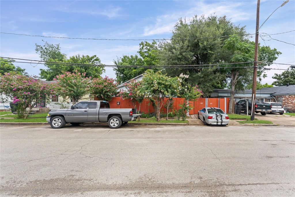 1507 Luzon Street, Houston, TX 77009