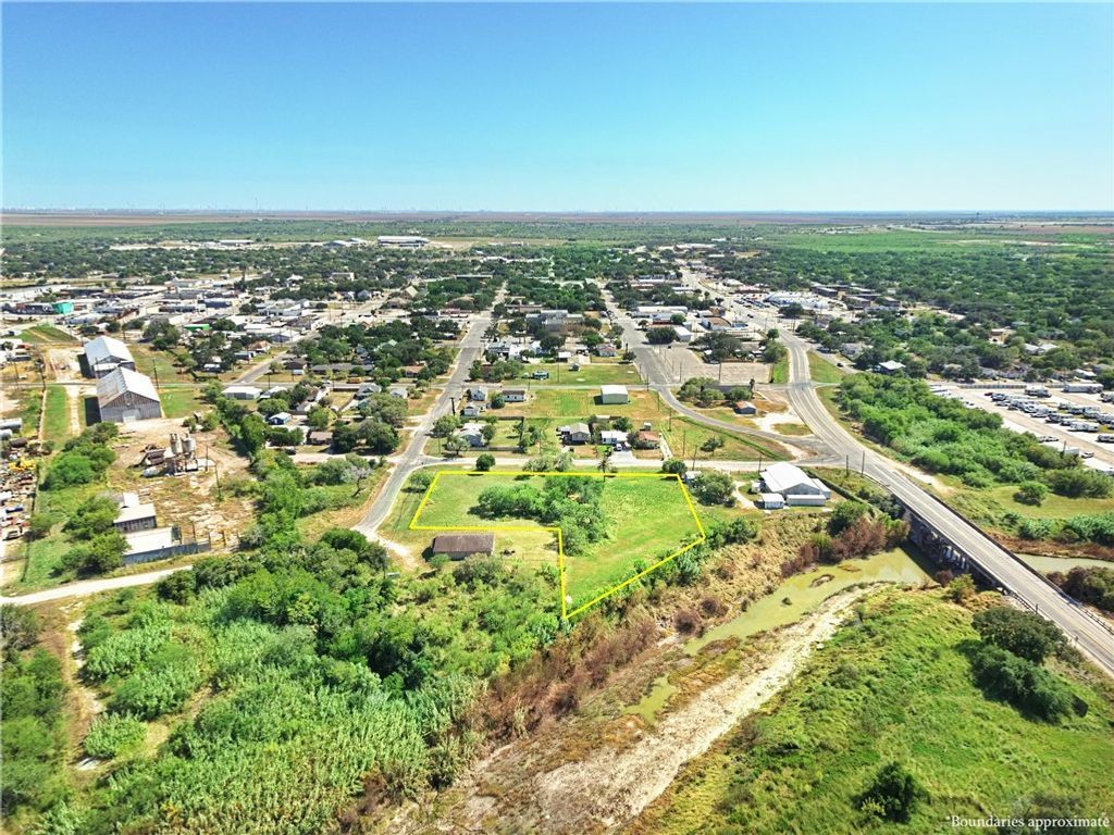 416 N Archer Ave, Sinton, TX 78387 — photo 3