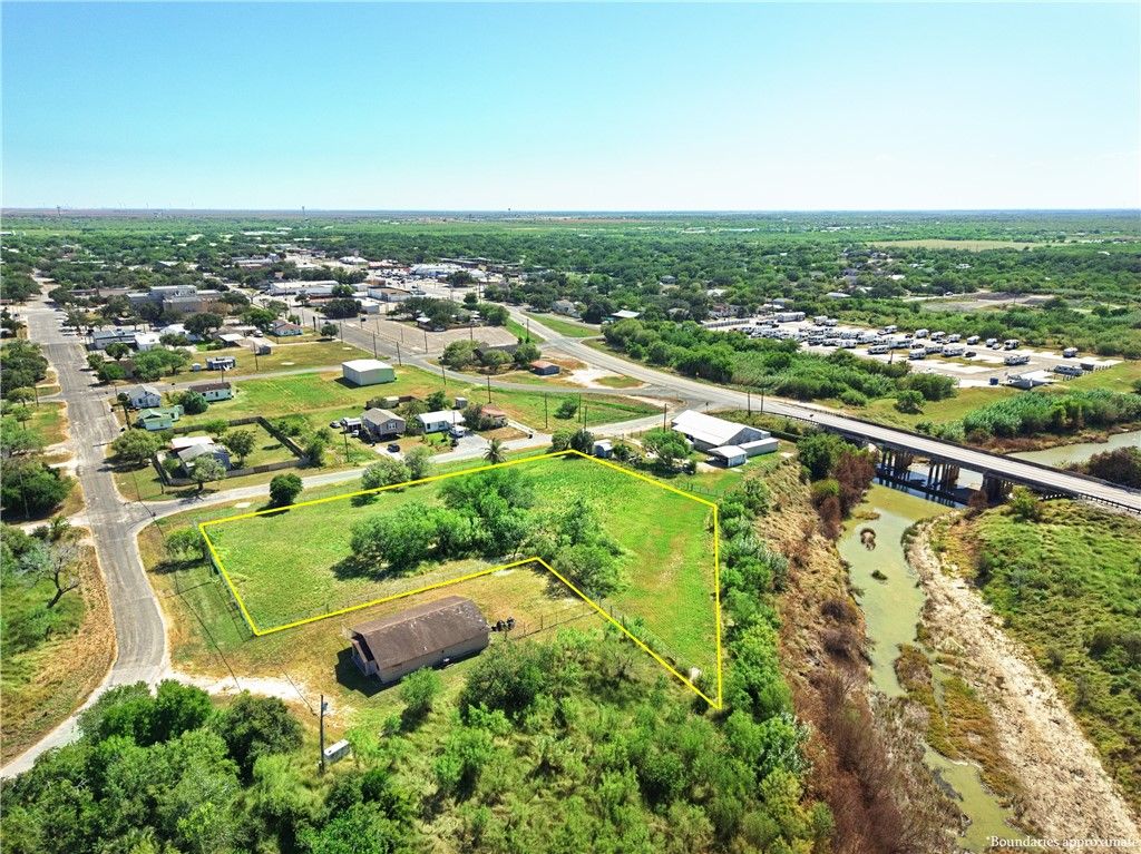 416 N Archer Ave, Sinton, TX 78387 — photo 4