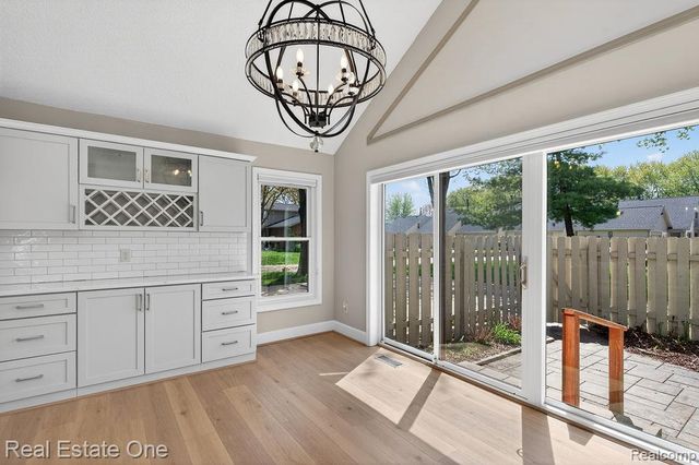 42660 Elizabeth Place, Clinton Township, MI 48038