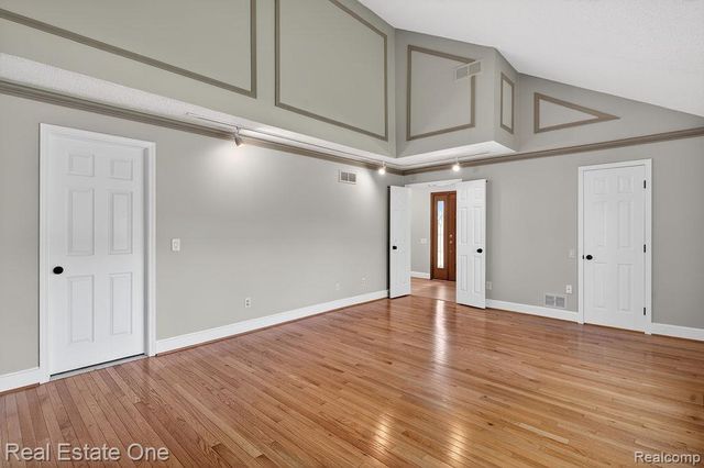 42660 Elizabeth Place, Clinton Township, MI 48038