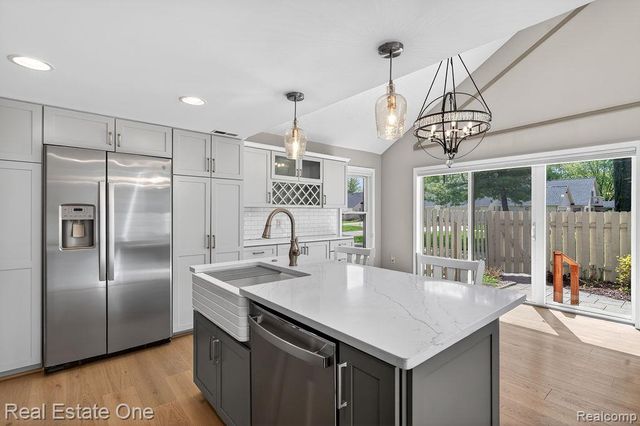 42660 Elizabeth Place, Clinton Township, MI 48038