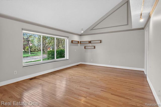 42660 Elizabeth Place, Clinton Township, MI 48038