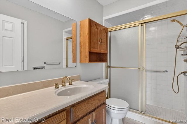 42660 Elizabeth Place, Clinton Township, MI 48038