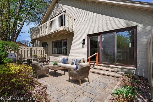 42660 Elizabeth Place, Clinton Township, MI 48038