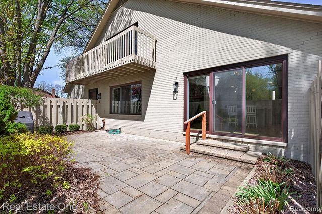 42660 Elizabeth Place, Clinton Township, MI 48038