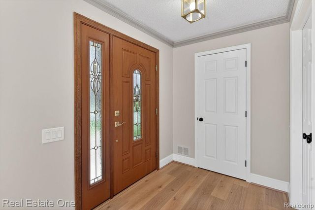 42660 Elizabeth Place, Clinton Township, MI 48038