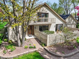 42660 Elizabeth Place, Clinton Township, MI 48038