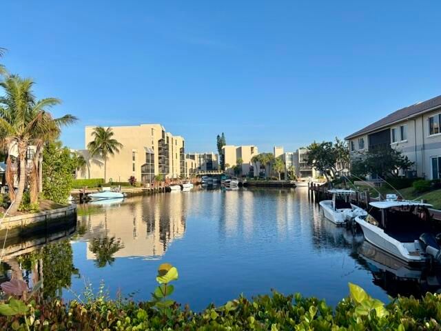 21 Royal Palm Way 2020, Boca Raton, FL 33432