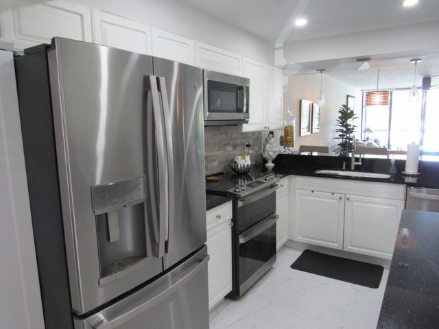 21 Royal Palm Way 2020, Boca Raton, FL 33432