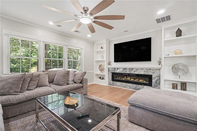 2828 Cloverhurst Drive, East Point, GA 30344