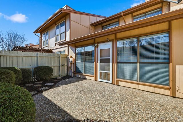 2705 Westgate Drive, Arlington, TX 76015