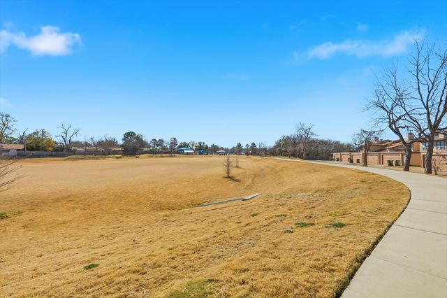 2705 Westgate Drive, Arlington, TX 76015