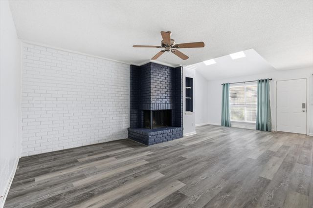 2705 Westgate Drive, Arlington, TX 76015