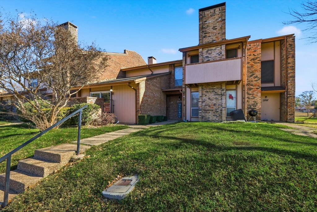 2705 Westgate Drive, Arlington, TX 76015