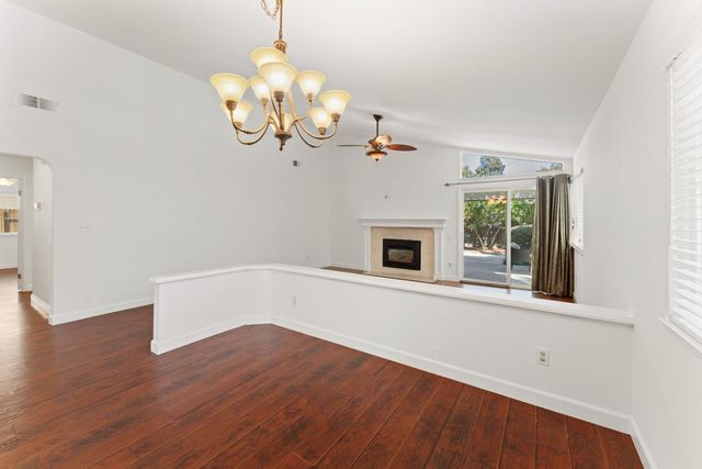50 Rollingbrook Cir, Sacramento, CA 95833